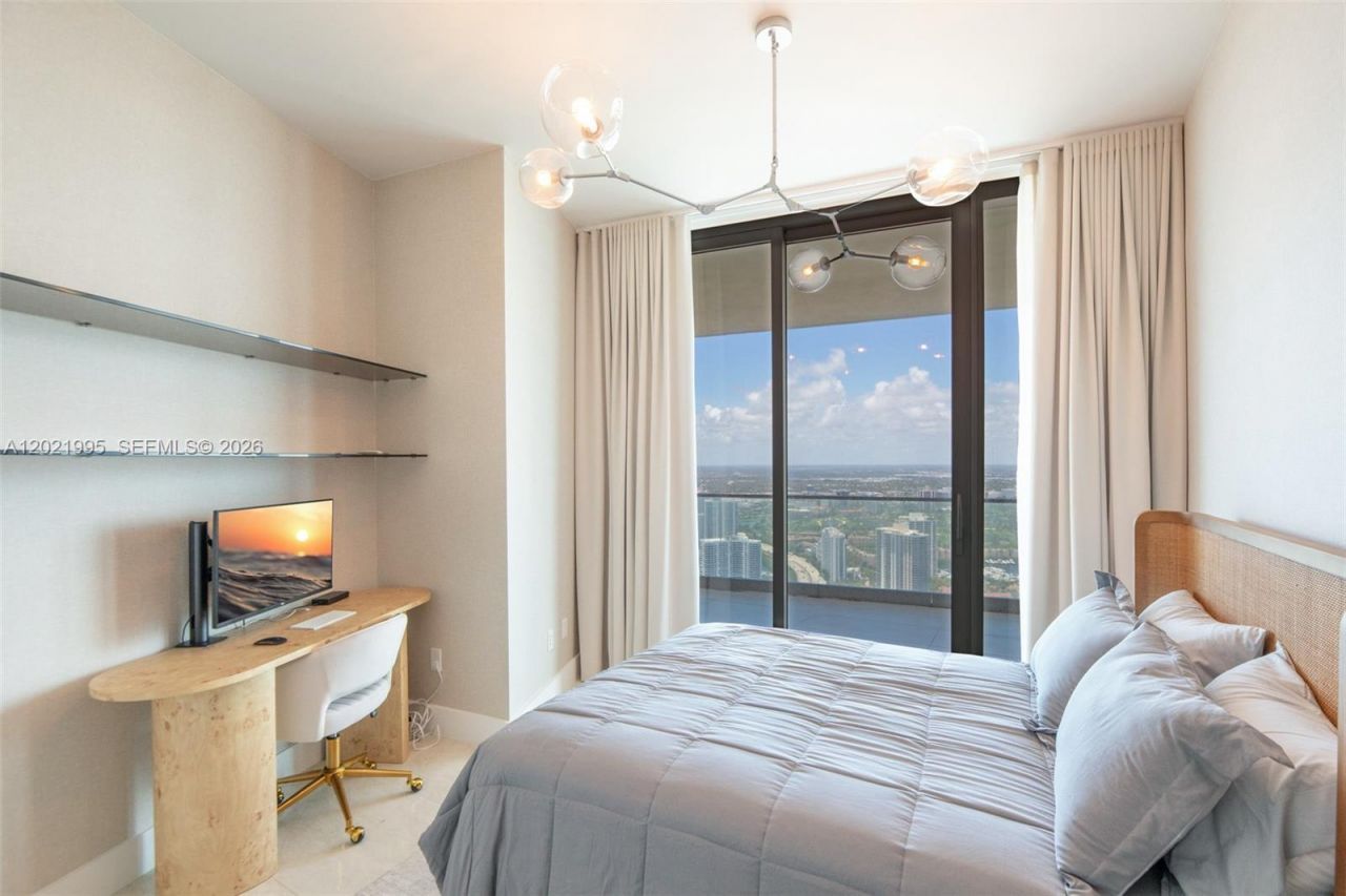 18975 Collins Ave , Unit 5205, Sunny Isles Beach, FL 33160 Photo