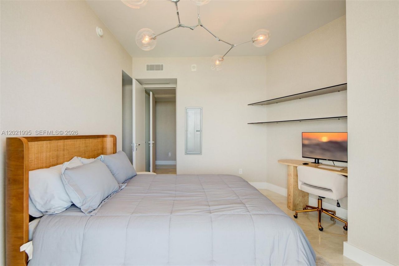 18975 Collins Ave , Unit 5205, Sunny Isles Beach, FL 33160 Photo