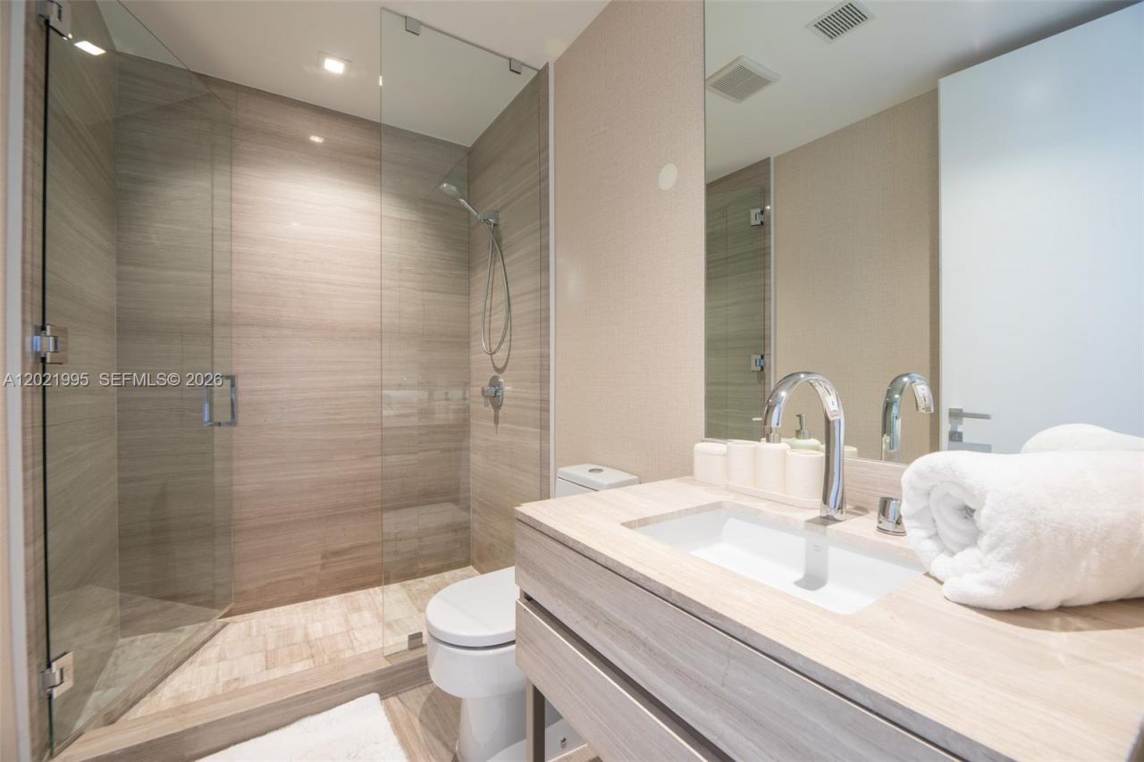 18975 Collins Ave , Unit 5205, Sunny Isles Beach, FL 33160 Photo