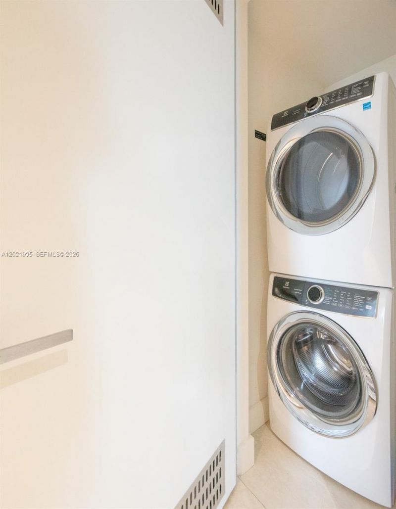 18975 Collins Ave , Unit 5205, Sunny Isles Beach, FL 33160 Photo
