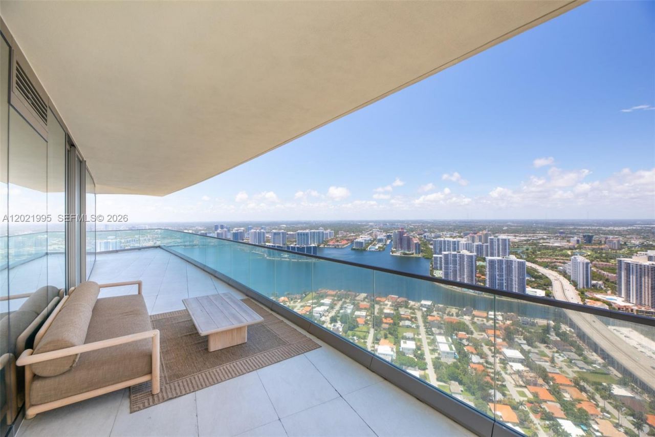 18975 Collins Ave , Unit 5205, Sunny Isles Beach, FL 33160 Photo