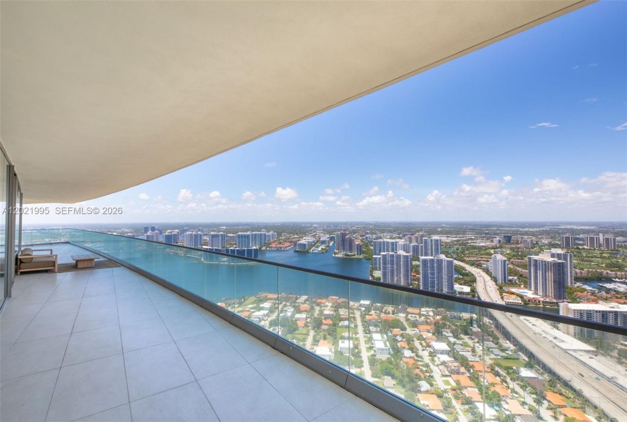 18975 Collins Ave , Unit 5205, Sunny Isles Beach, FL 33160 Photo