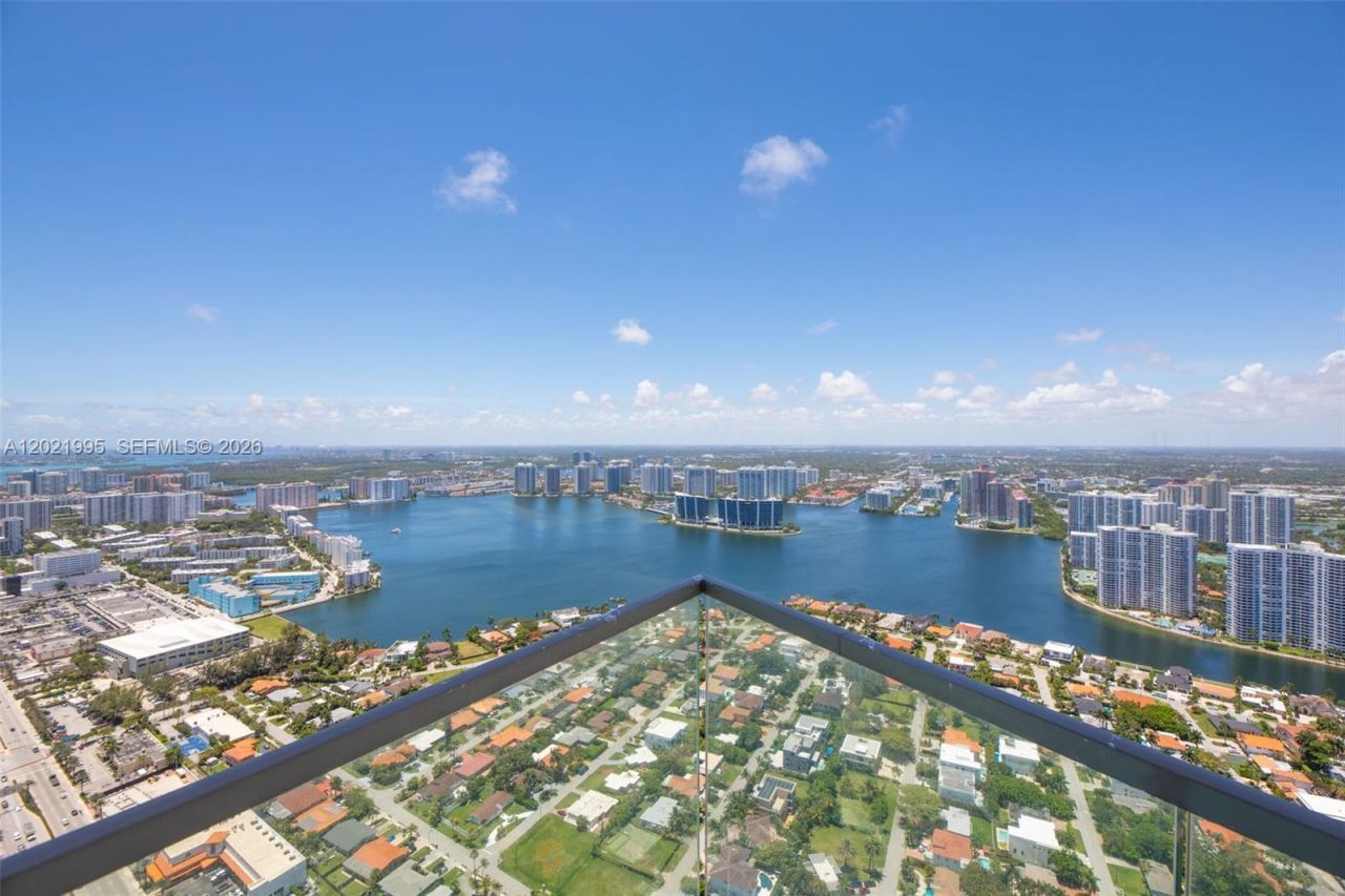 18975 Collins Ave , Unit 5205, Sunny Isles Beach, FL 33160 Photo