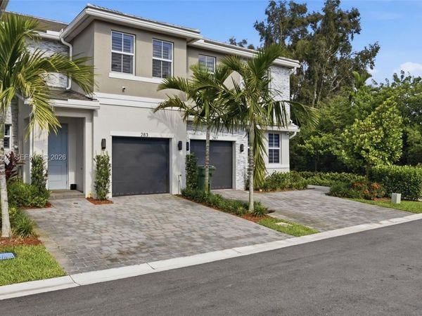 283 SW 169th Lane , Pembroke Pines, FL 33027