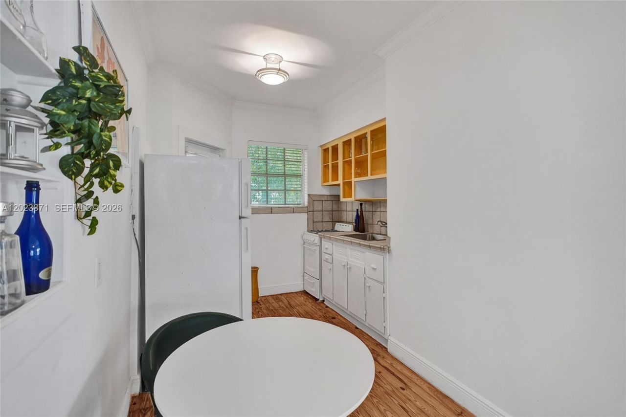 717 Espanola Way , Unit 204, Miami Beach, FL 33139 Photo