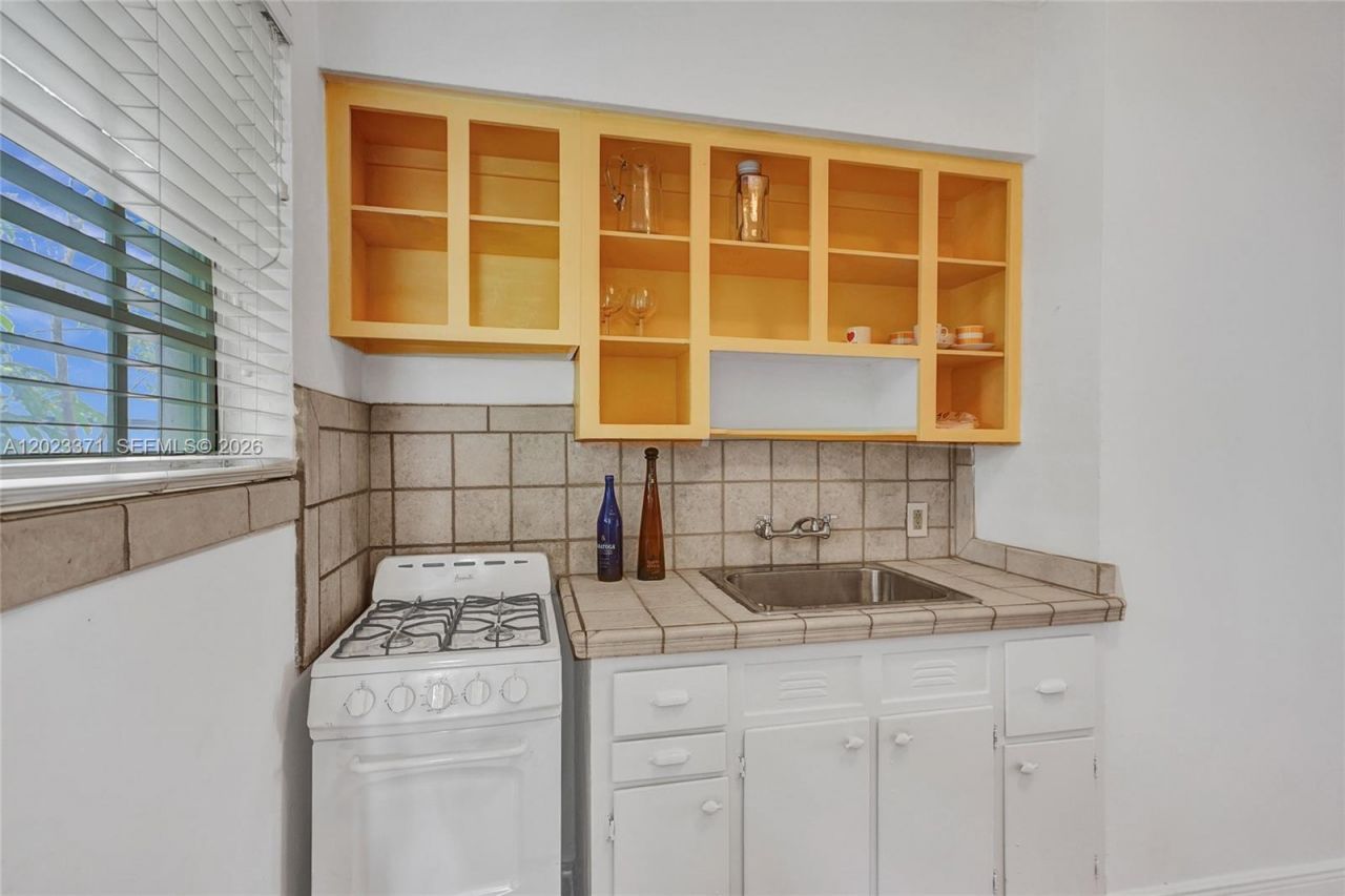 717 Espanola Way , Unit 204, Miami Beach, FL 33139 Photo