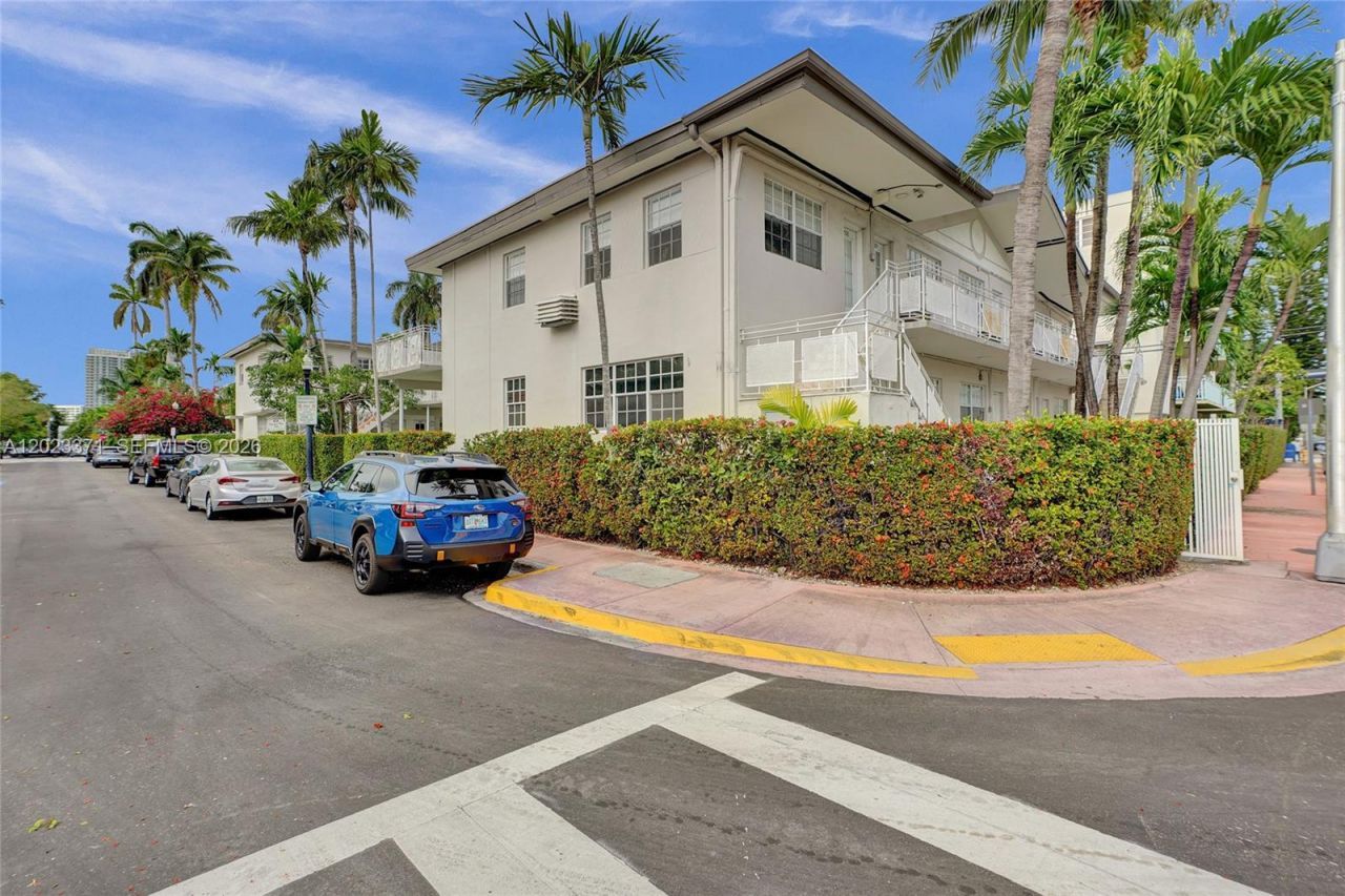 717 Espanola Way , Unit 204, Miami Beach, FL 33139 Photo