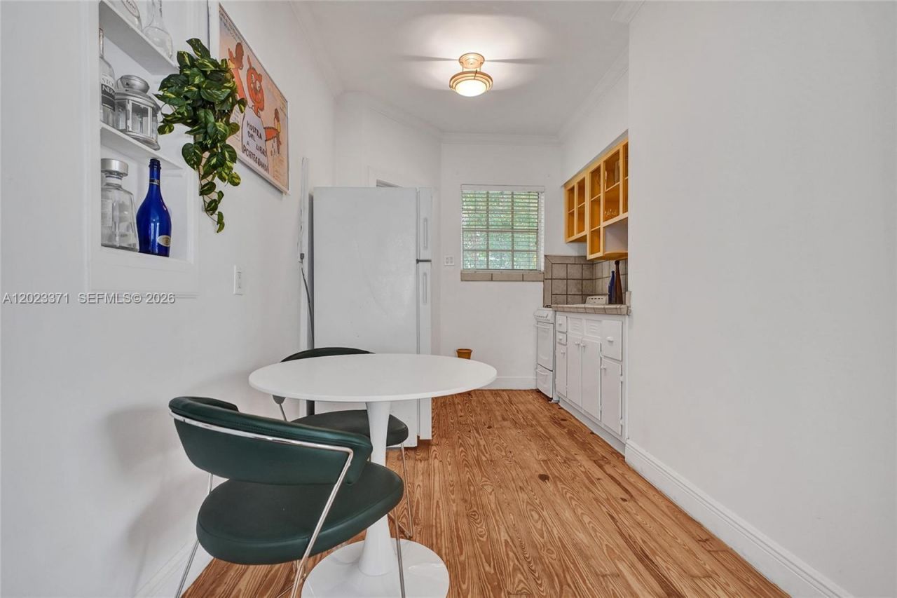 717 Espanola Way , Unit 204, Miami Beach, FL 33139 Photo