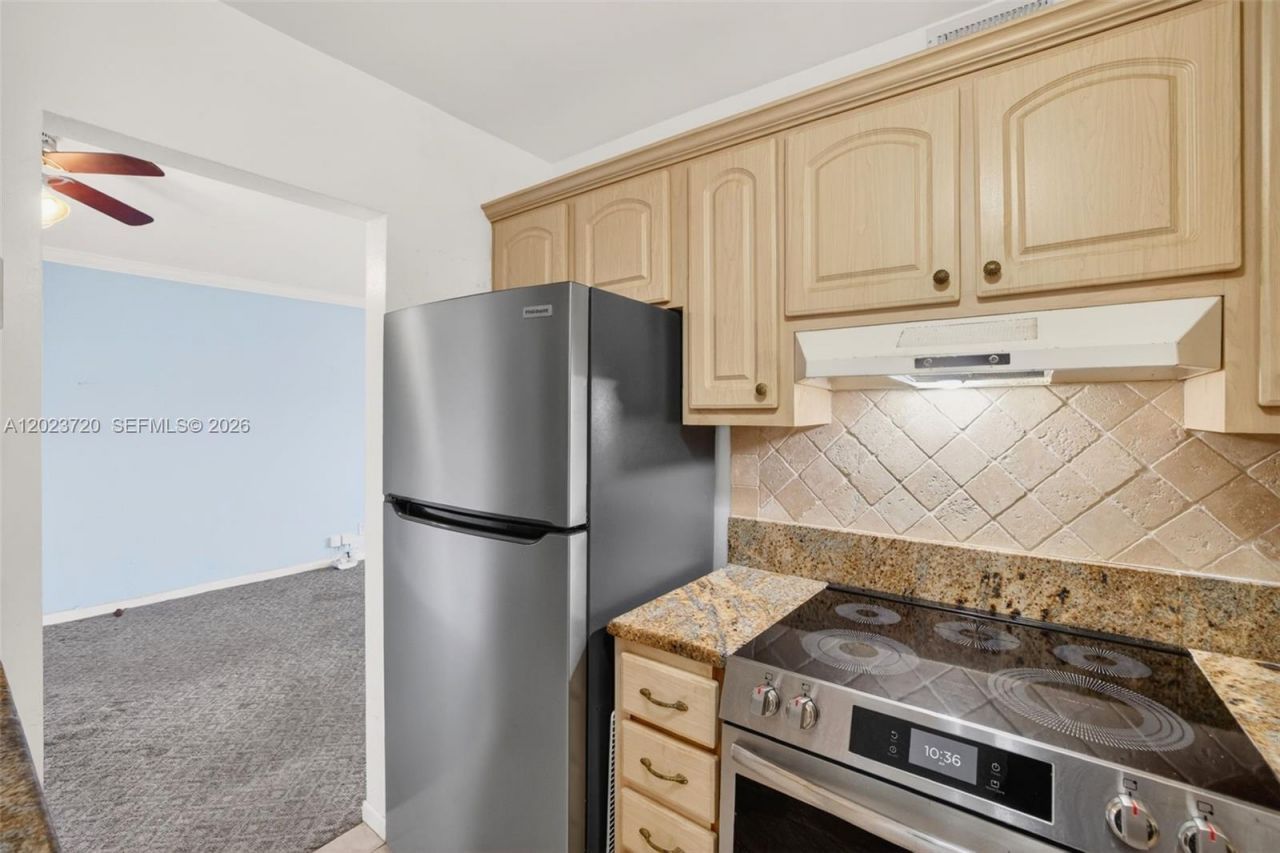 3040 NE 16th Ave , Unit 310, Oakland Park, FL 33334 Photo