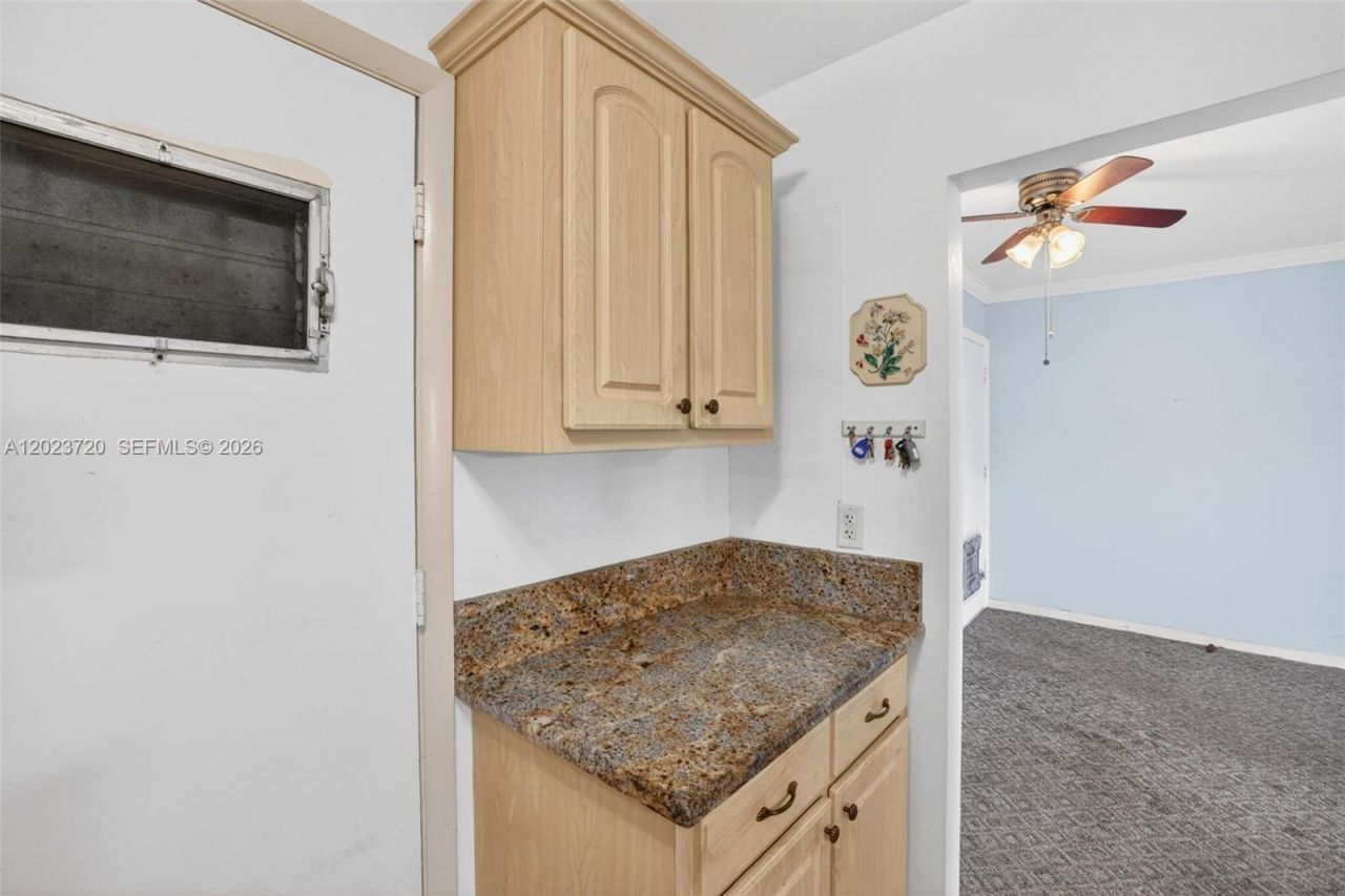 3040 NE 16th Ave , Unit 310, Oakland Park, FL 33334 Photo