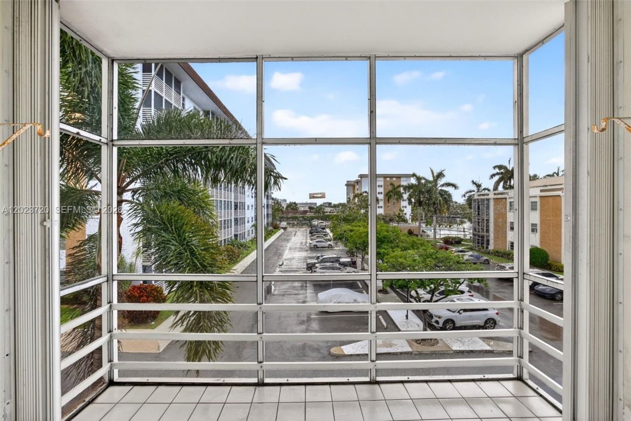 3040 NE 16th Ave , Unit 310, Oakland Park, FL 33334 Photo