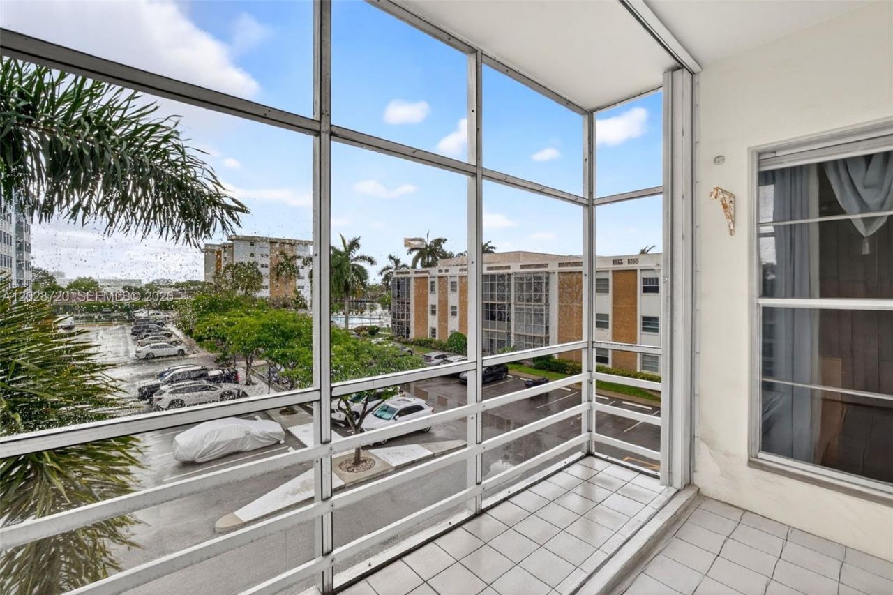 3040 NE 16th Ave , Unit 310, Oakland Park, FL 33334 Photo