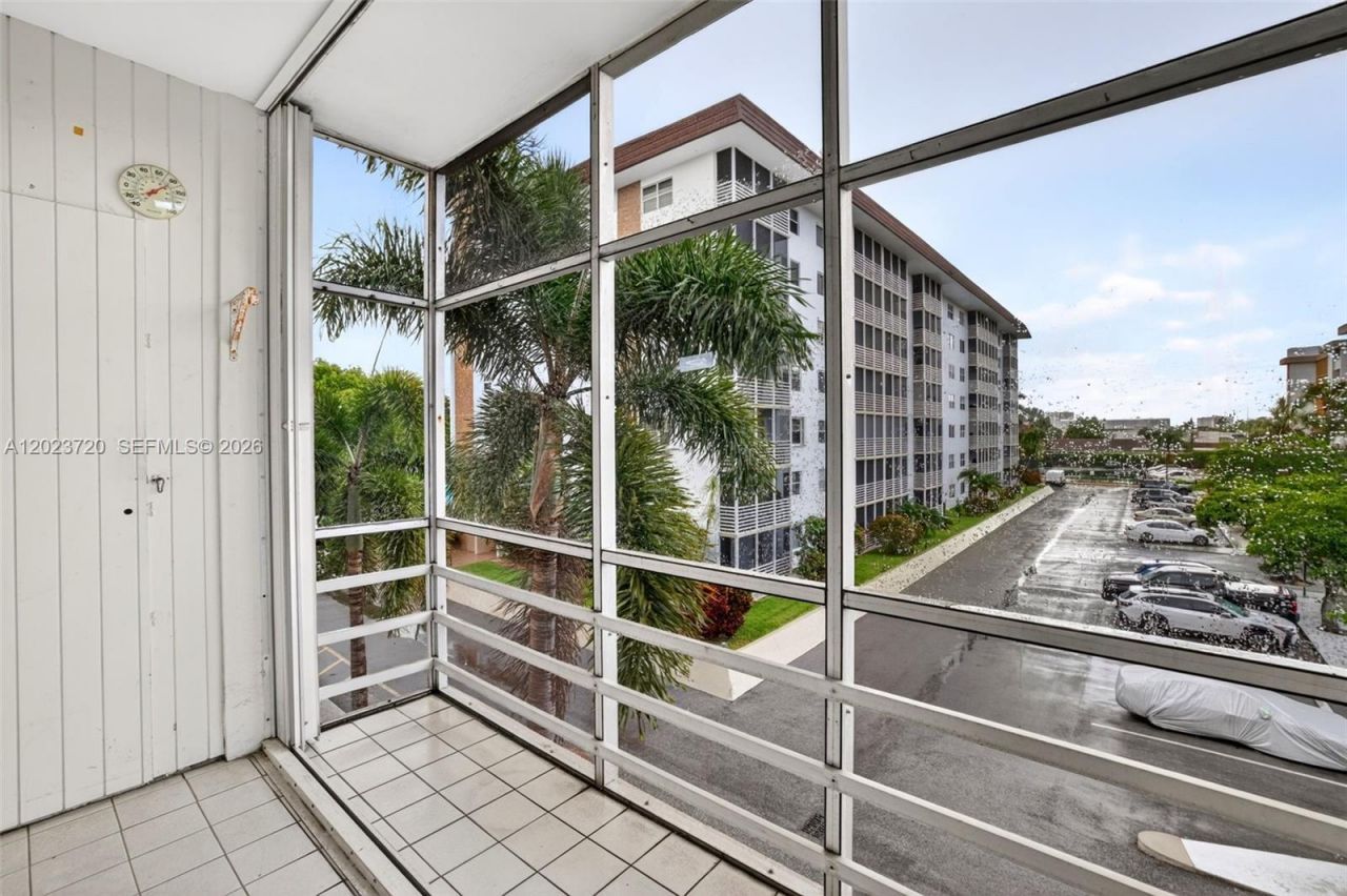 3040 NE 16th Ave , Unit 310, Oakland Park, FL 33334 Photo