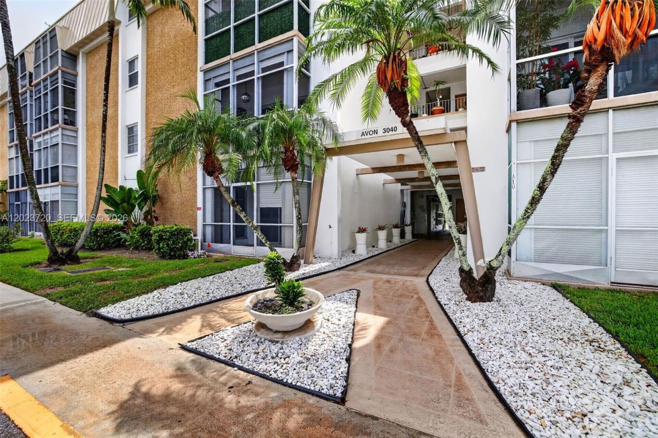 3040 NE 16th Ave , Unit 310, Oakland Park, FL 33334 Photo