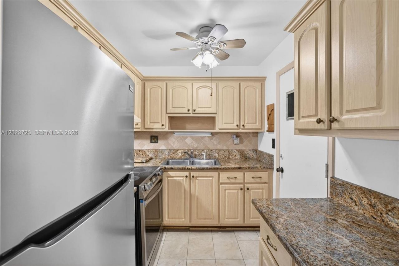 3040 NE 16th Ave , Unit 310, Oakland Park, FL 33334 Photo