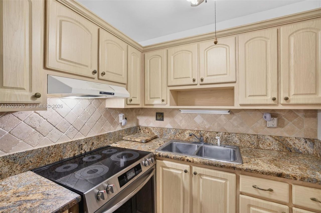 3040 NE 16th Ave , Unit 310, Oakland Park, FL 33334 Photo