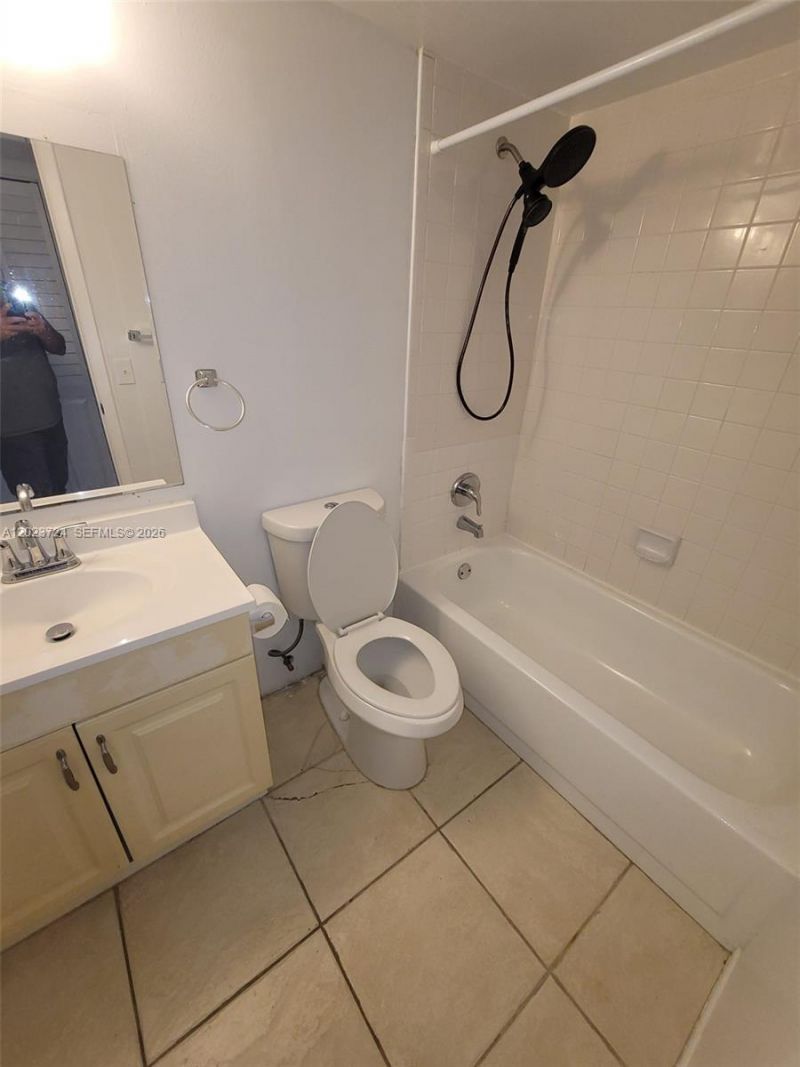 10005 Winding Lake Rd , Unit 204, Sunrise, FL 33351 Photo