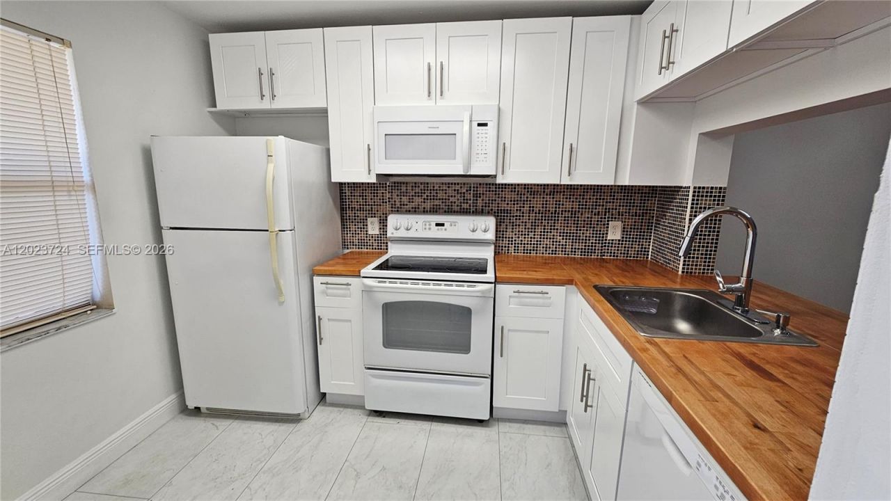 10005 Winding Lake Rd , Unit 204, Sunrise, FL 33351 Photo