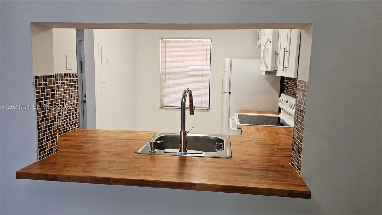 10005 Winding Lake Rd , Unit 204, Sunrise, FL 33351 Photo