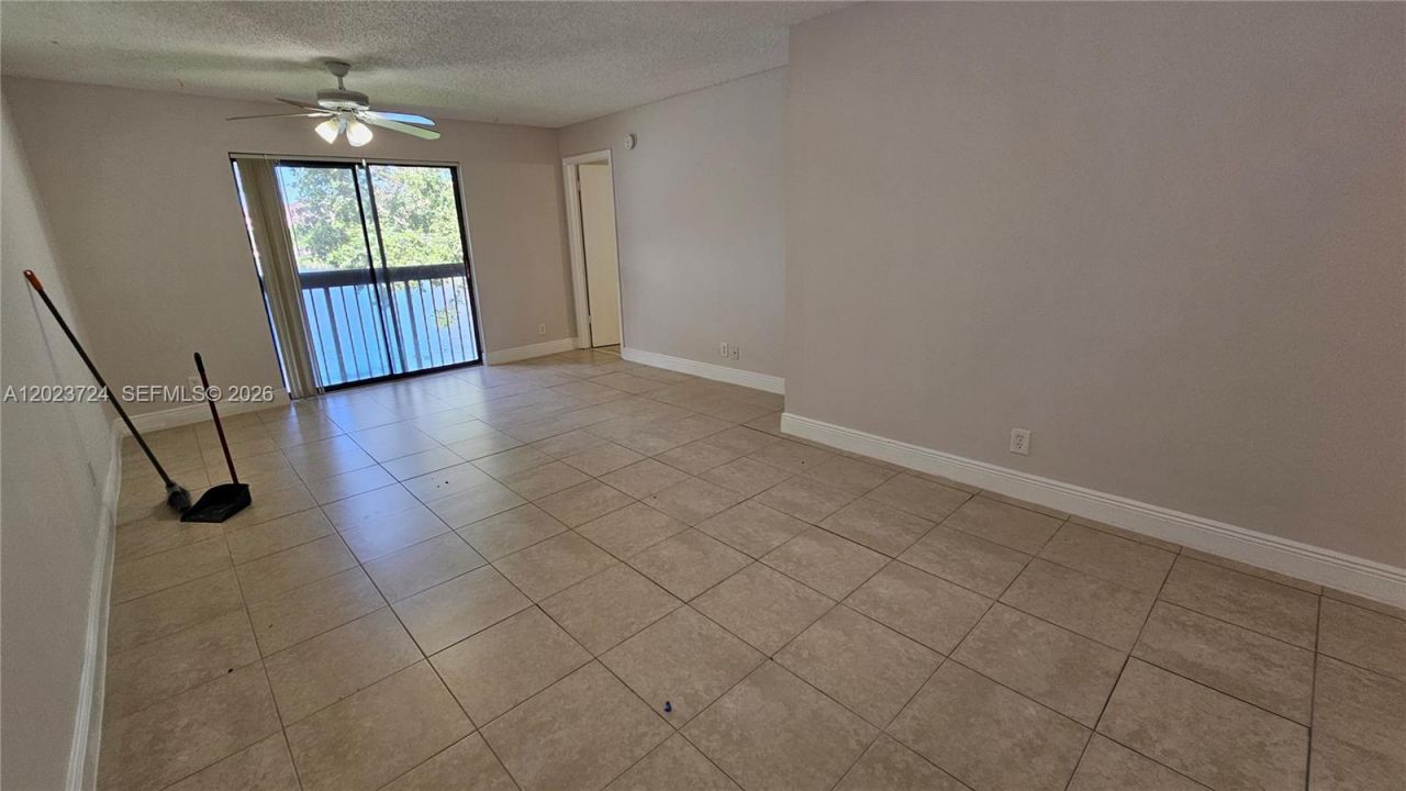 10005 Winding Lake Rd , Unit 204, Sunrise, FL 33351 Photo