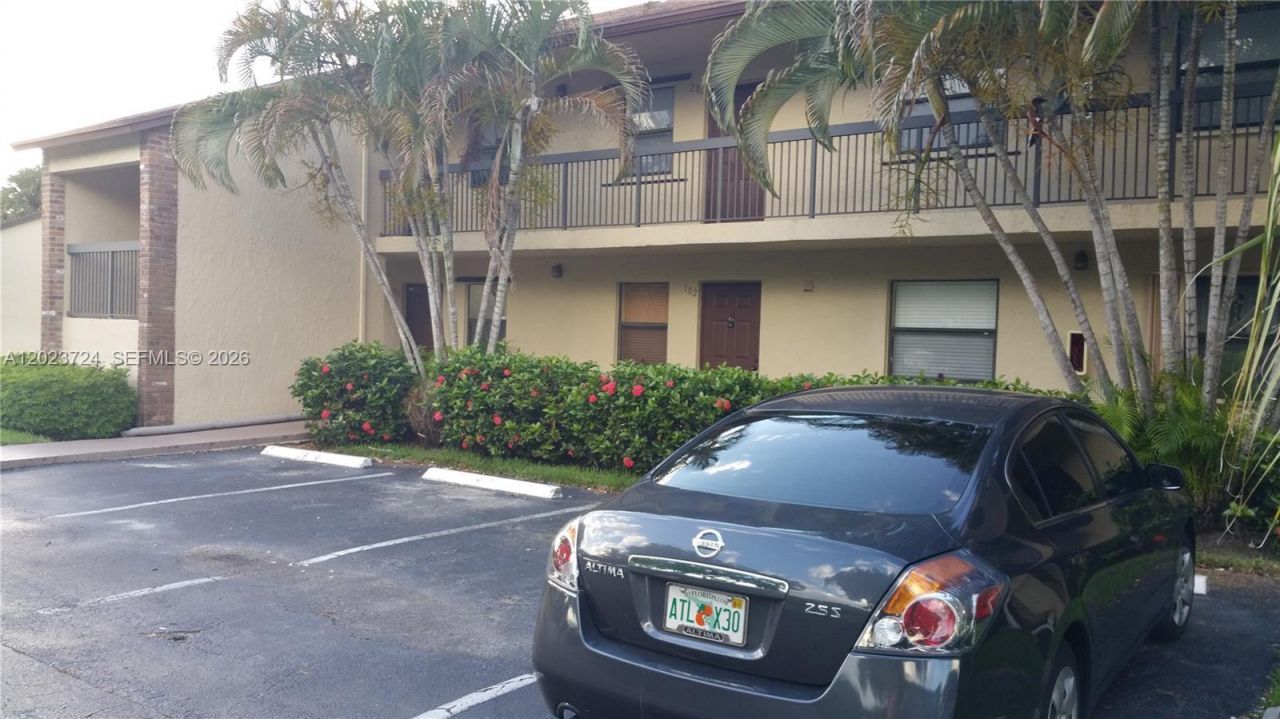10005 Winding Lake Rd , Unit 204, Sunrise, FL 33351 Photo