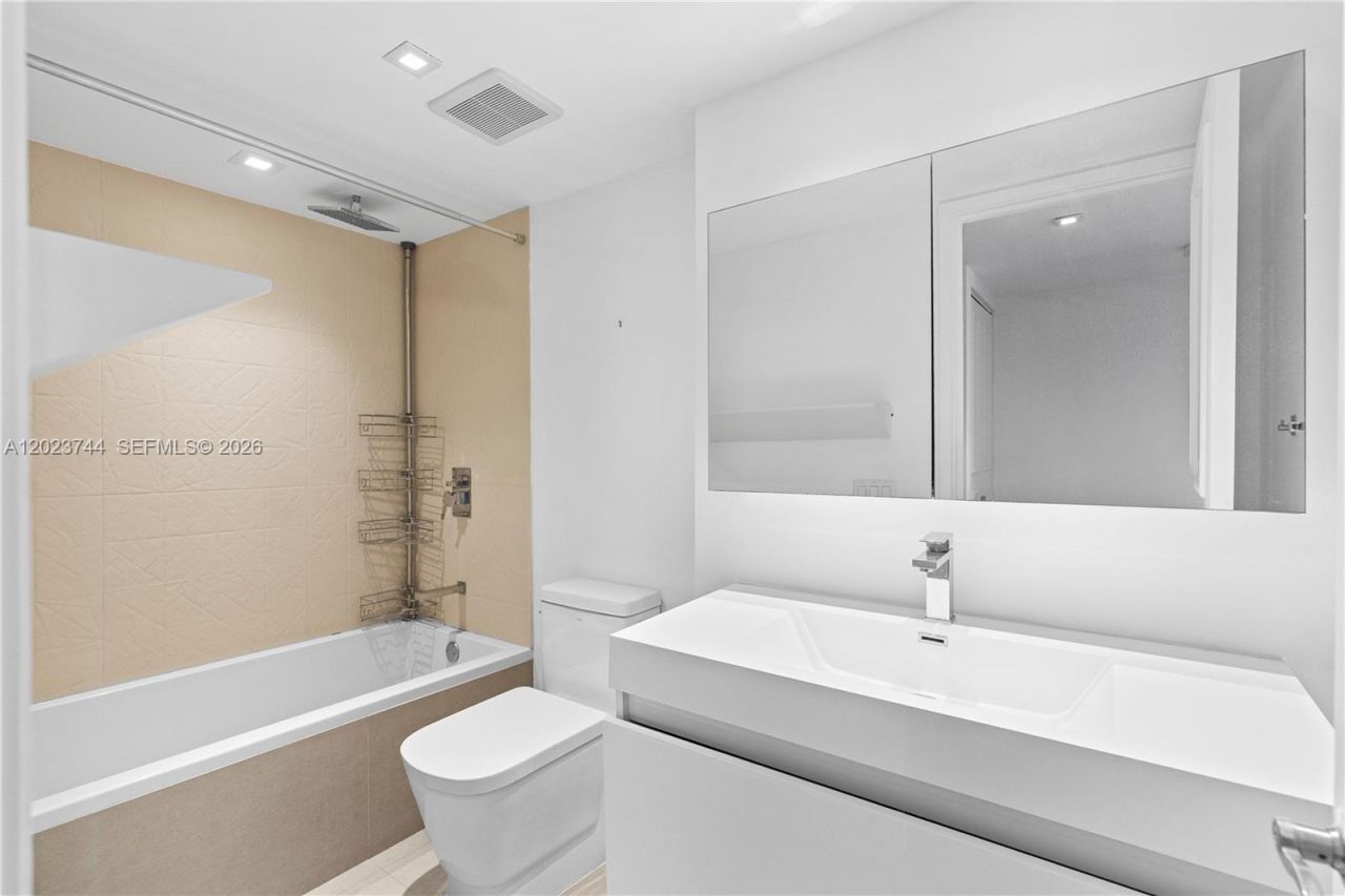 1541 Brickell Ave , Unit C1607, Miami, FL 33129 Photo