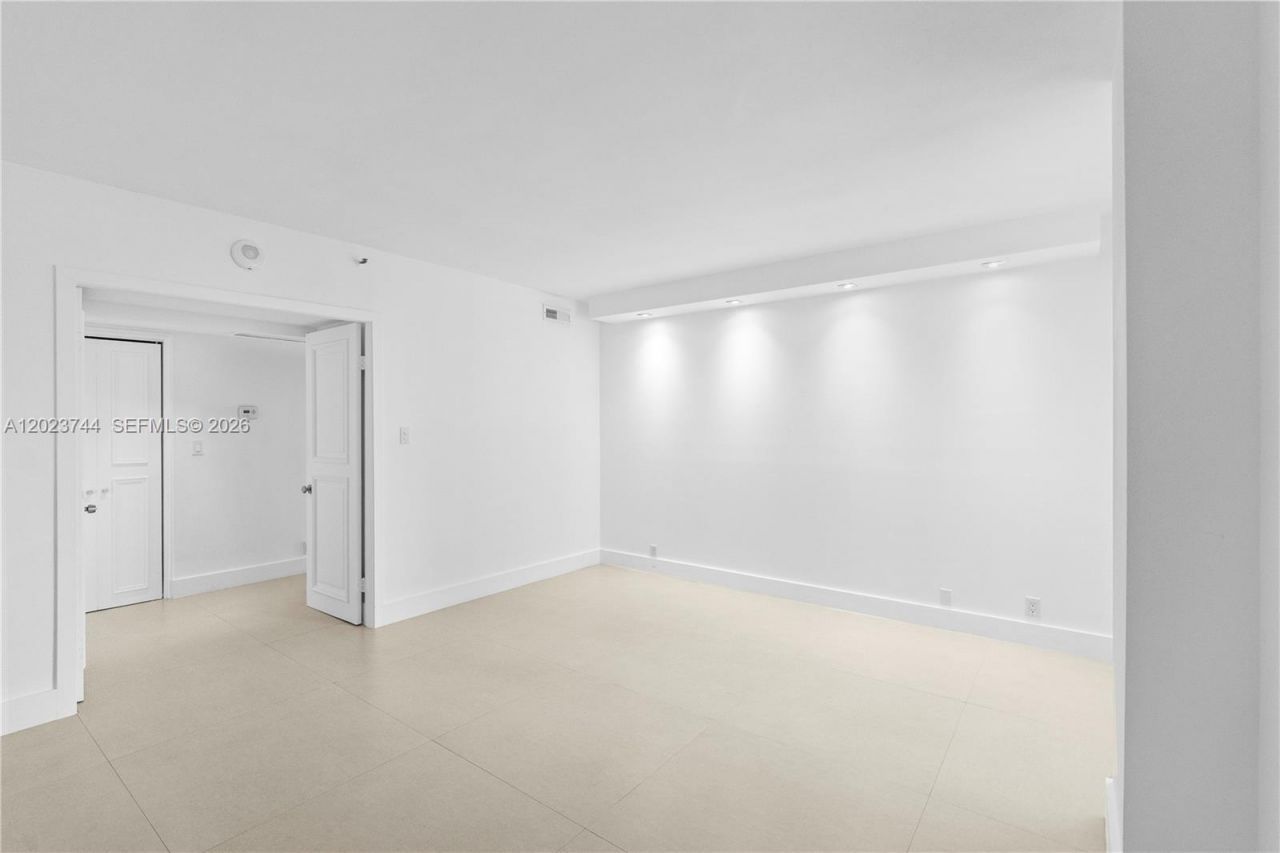 1541 Brickell Ave , Unit C1607, Miami, FL 33129 Photo