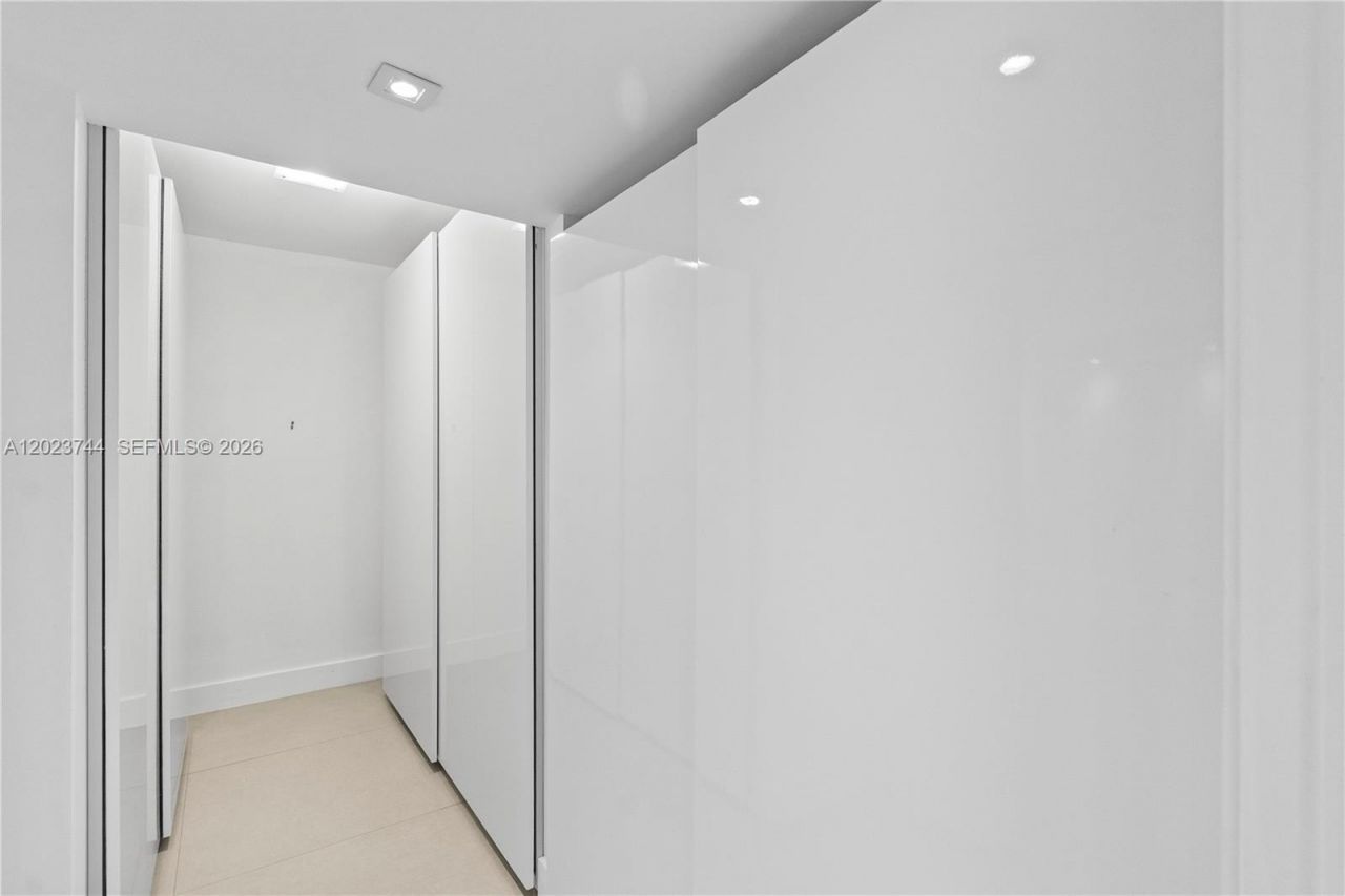 1541 Brickell Ave , Unit C1607, Miami, FL 33129 Photo