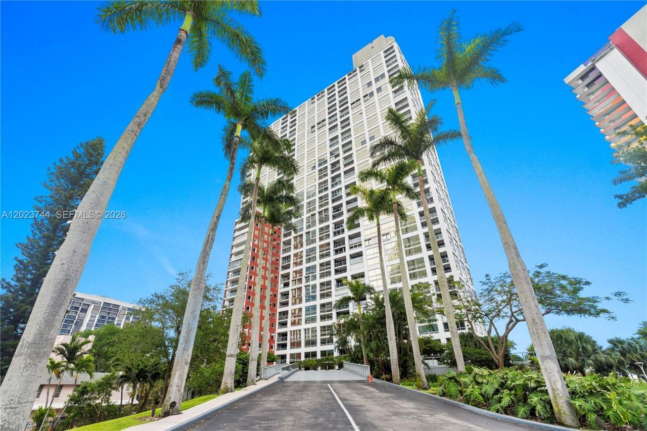 1541 Brickell Ave , Unit C1607, Miami, FL 33129 Photo