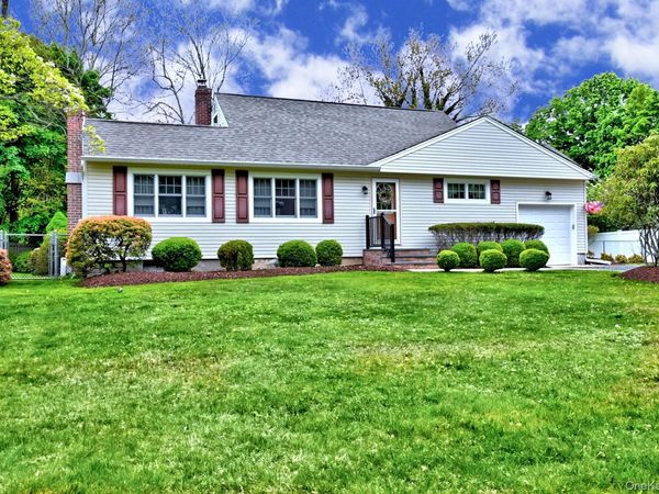 20 Valentine Road, Shoreham, NY 11786