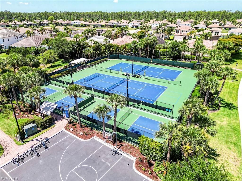 9327 Woodhurst Dr, Naples, FL 34120 Photo