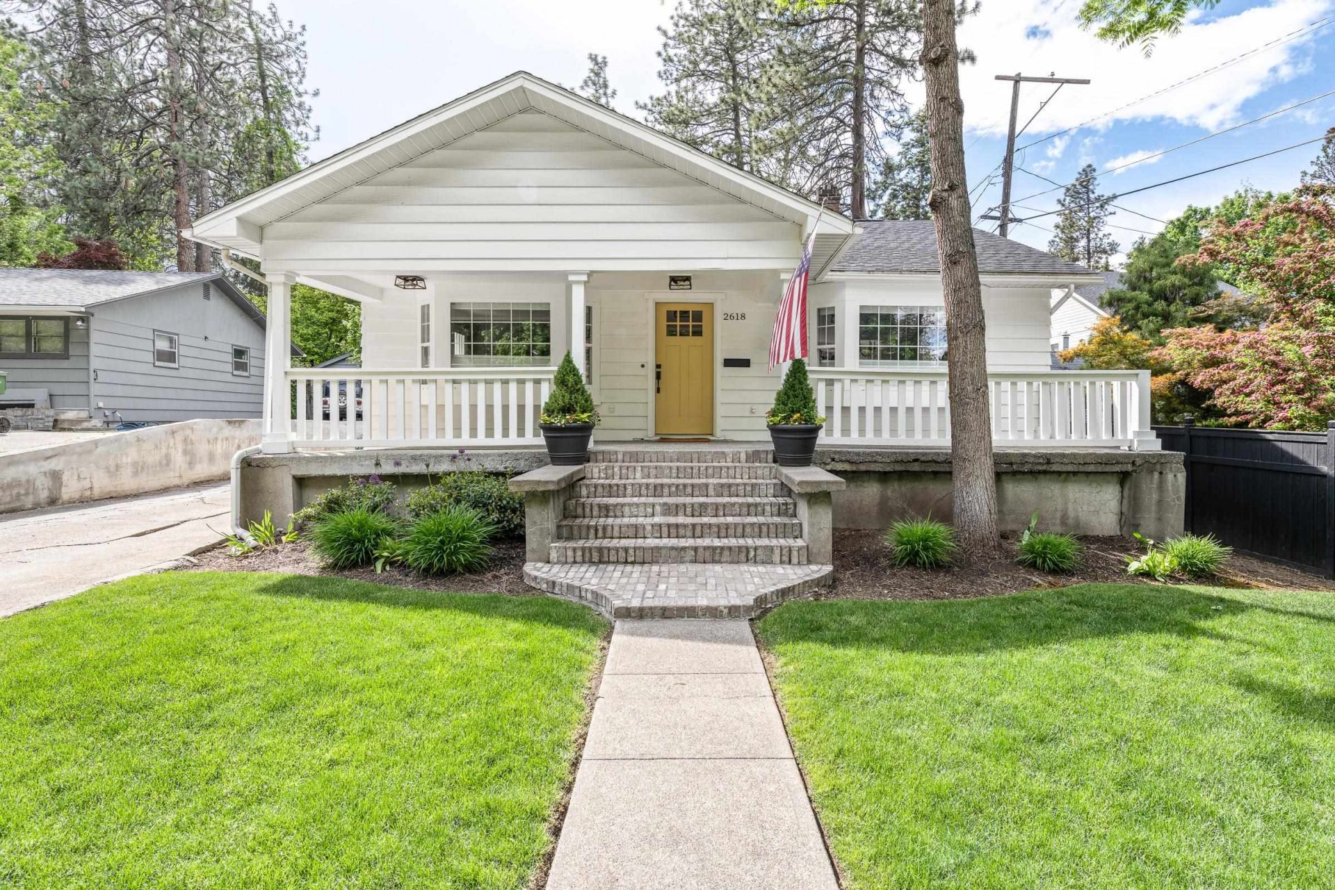 2618 S Rhyolite Rd, Spokane, WA 99203 Main Photo