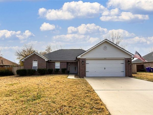 303 Edgehill Avenue , Lowell, AR 72745