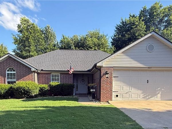 303 Edgehill Avenue, Lowell, AR 72745