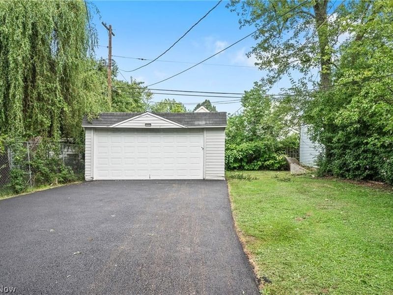 3269 E Berkshire Road, Cleveland Heights, OH 44118 Photo 2
