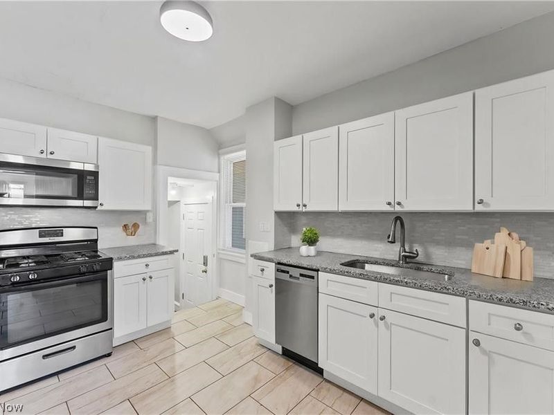 3269 E Berkshire Road, Cleveland Heights, OH 44118 Photo 4