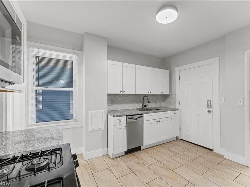 3269 E Berkshire Road, Cleveland Heights, OH 44118 Photo 8