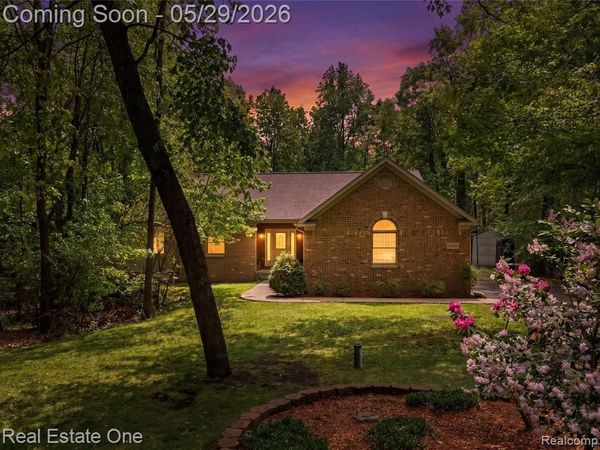 4640 Oak Lane, Hamburg Twp, MI 48189