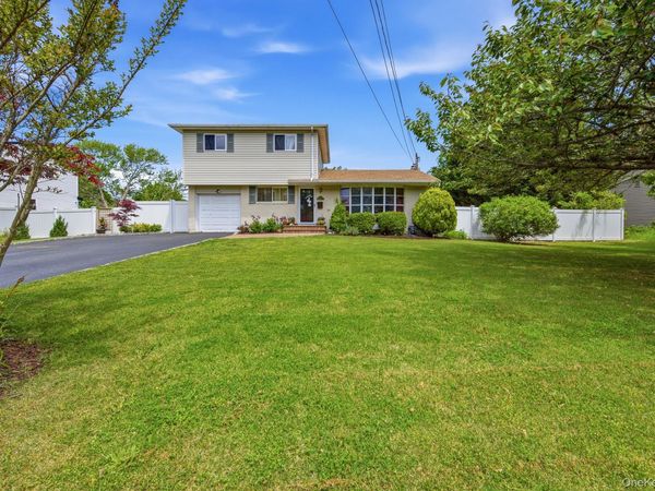 Riverdale 23 , Oakdale, NY 11769