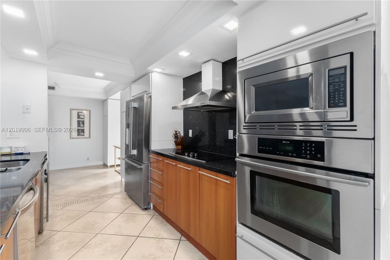 2000 Towerside Ter , Unit 311, Miami, FL 33138 Photo