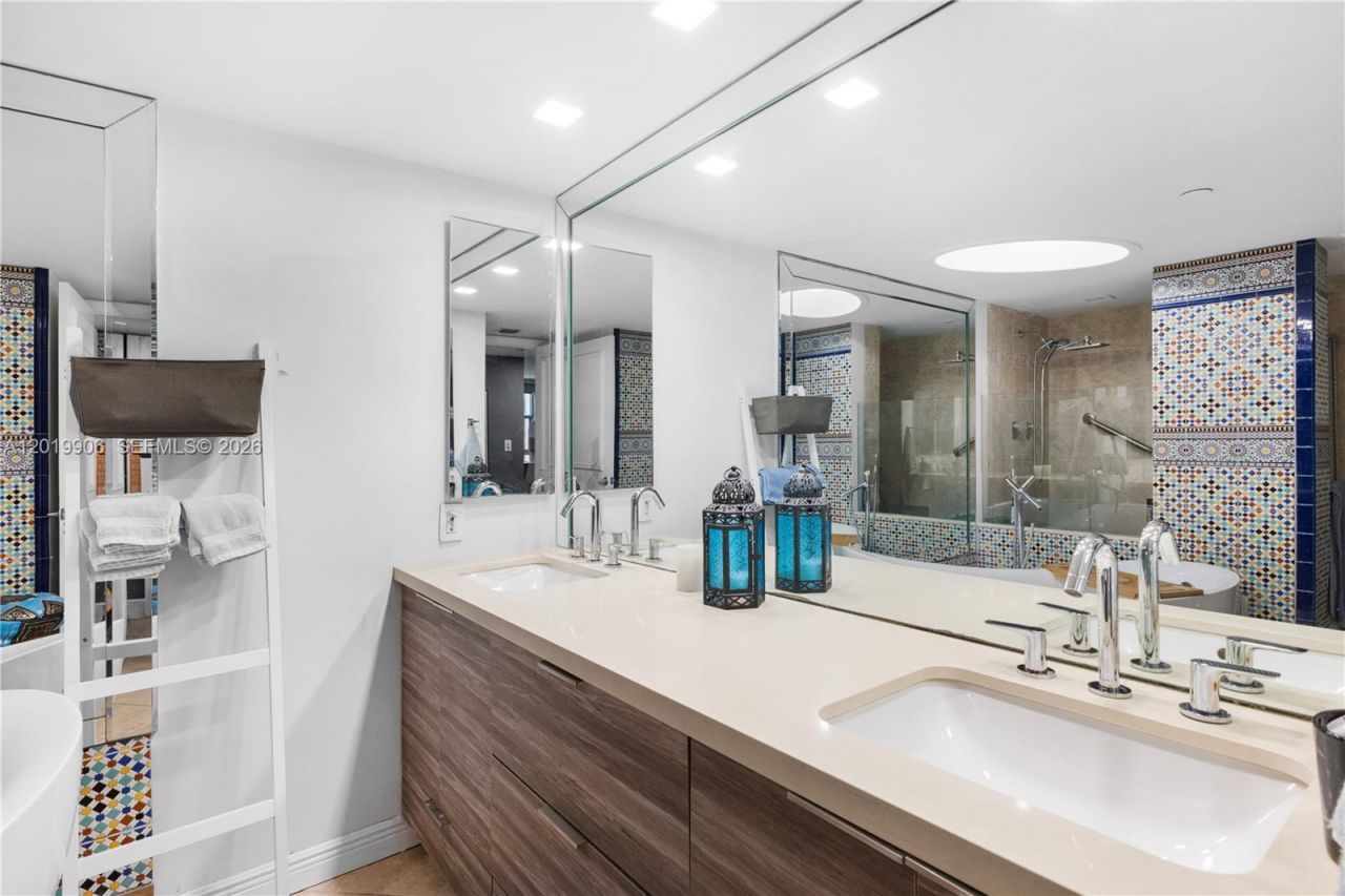 2000 Towerside Ter , Unit 311, Miami, FL 33138 Photo