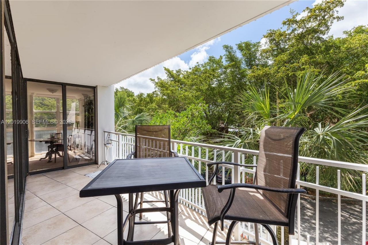 2000 Towerside Ter , Unit 311, Miami, FL 33138 Photo