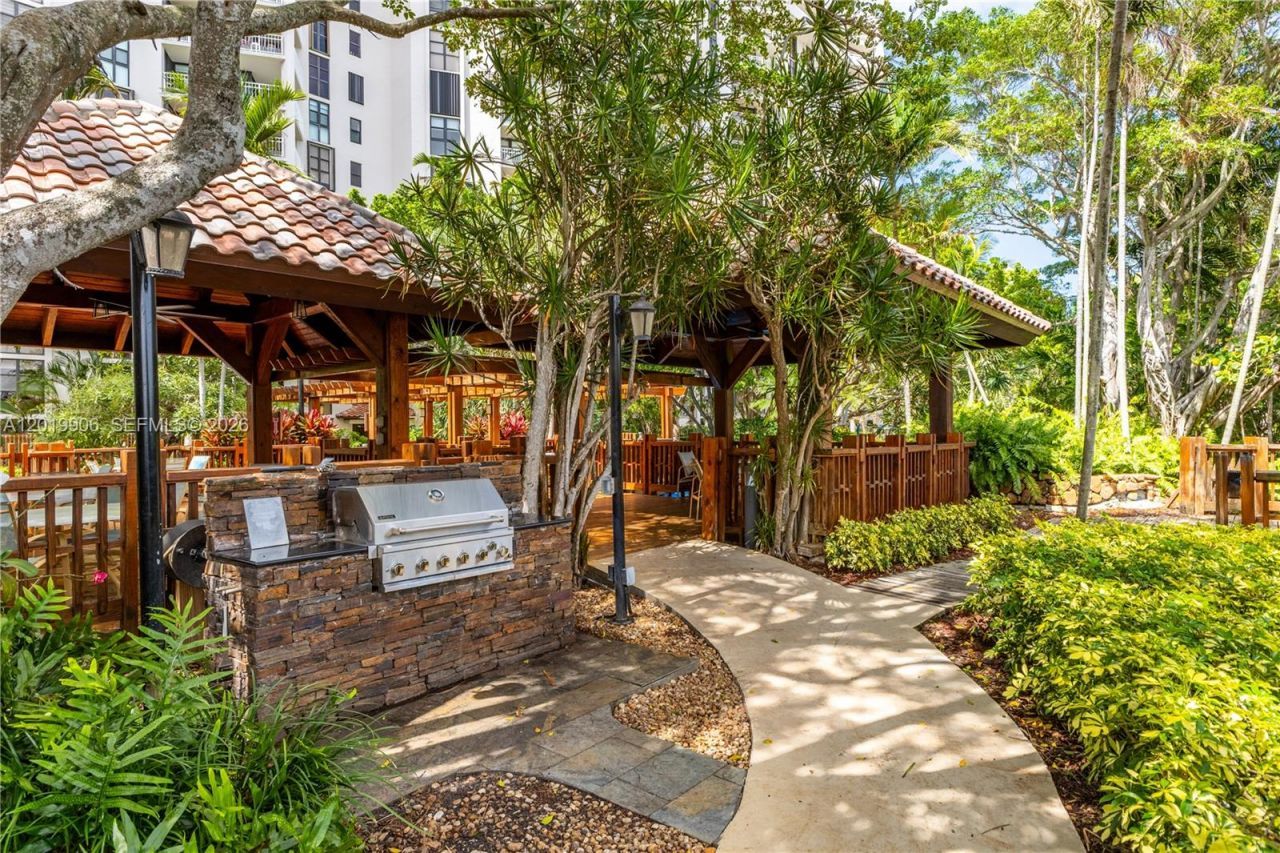 2000 Towerside Ter , Unit 311, Miami, FL 33138 Photo