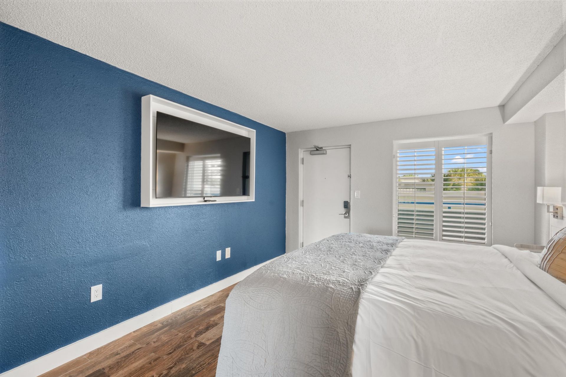2300 Ocean Blvd. N  Photo 5