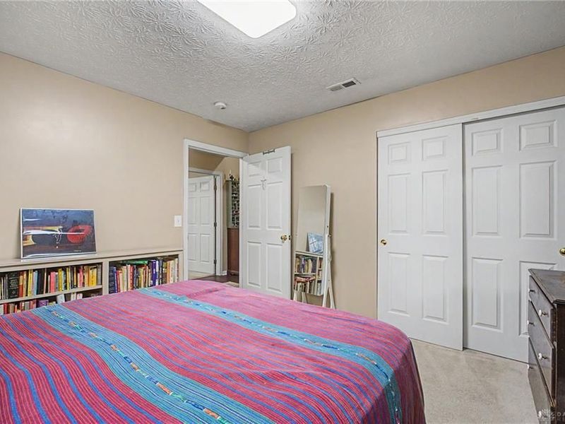 5005 Twin Lakes Circle, Englewood, OH 45315 Photo 12