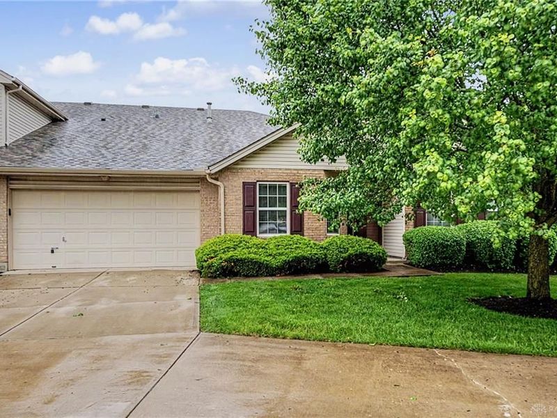 5005 Twin Lakes Circle, Englewood, OH 45315 Photo 2