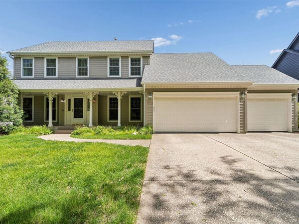 8110 Chambery Boulevard , Johnston, IA 50131