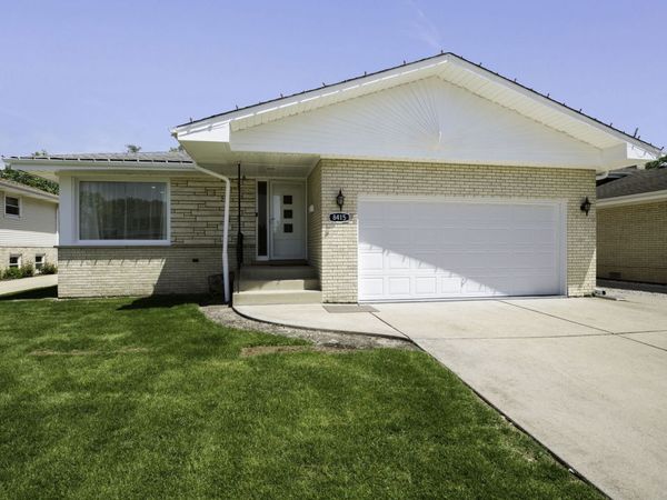 8415 N Clifton Avenue , Niles, IL 60714