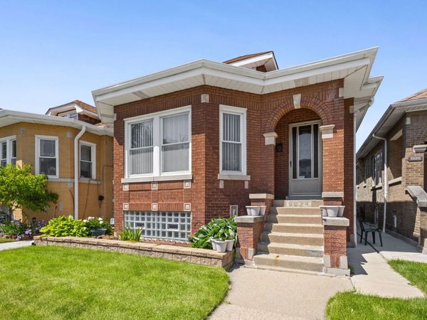 5224 W Oakdale Avenue , Chicago, IL 60641