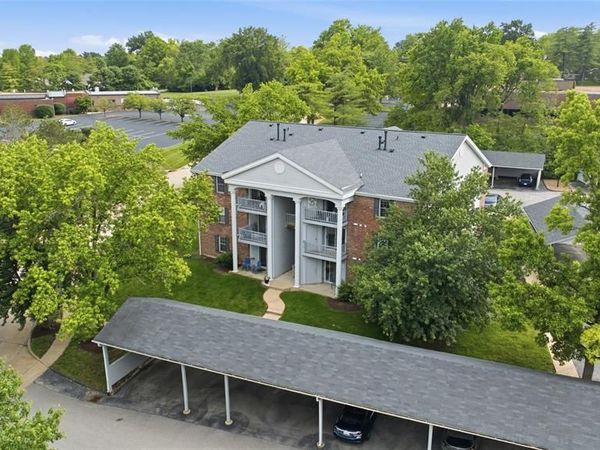 7600 Triwoods Drive, Unit E, Shrewsbury, MO 63119
